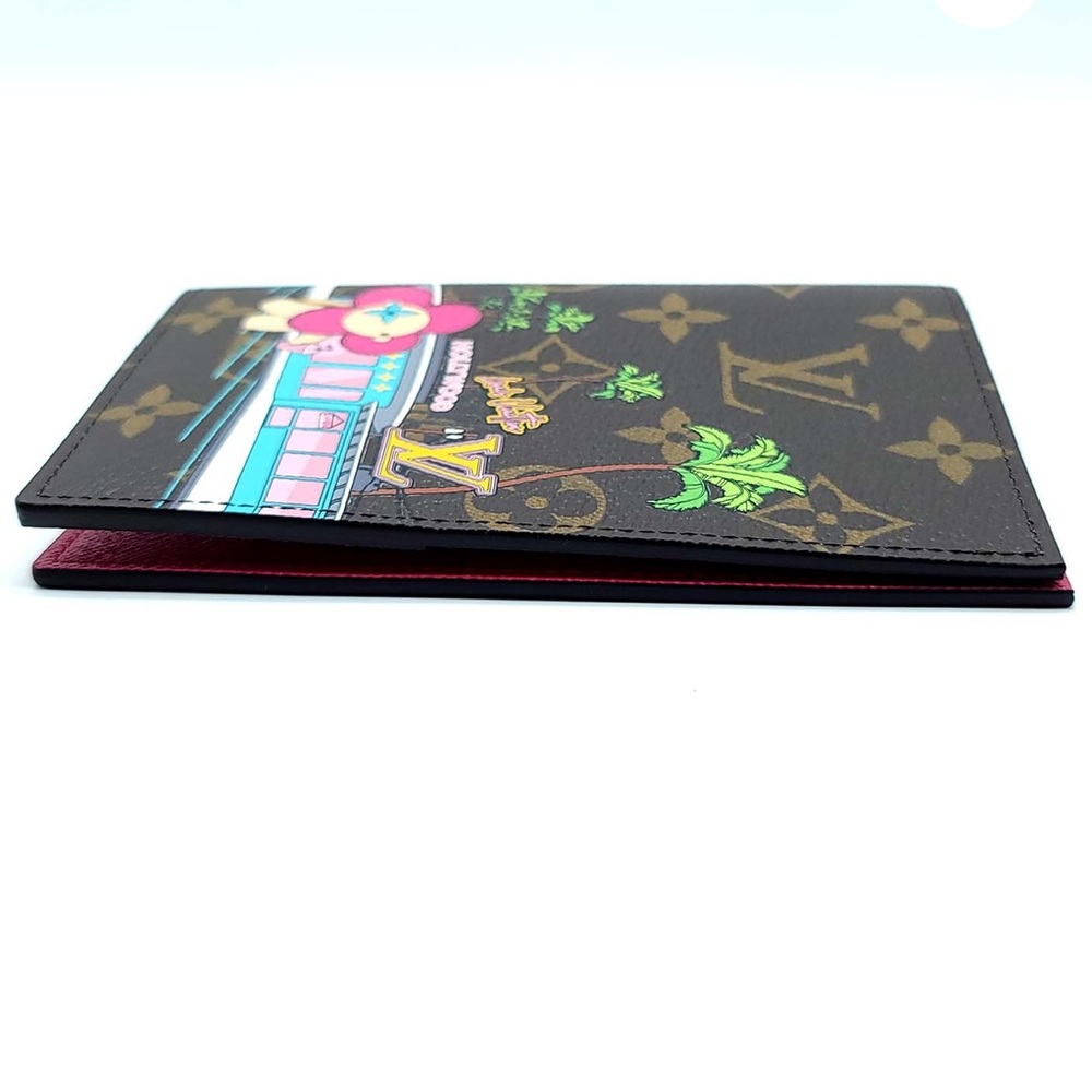 Louis Vuitton Black Monogram Passport Cover Christmas Animation 2021 - Picture 6 of 15